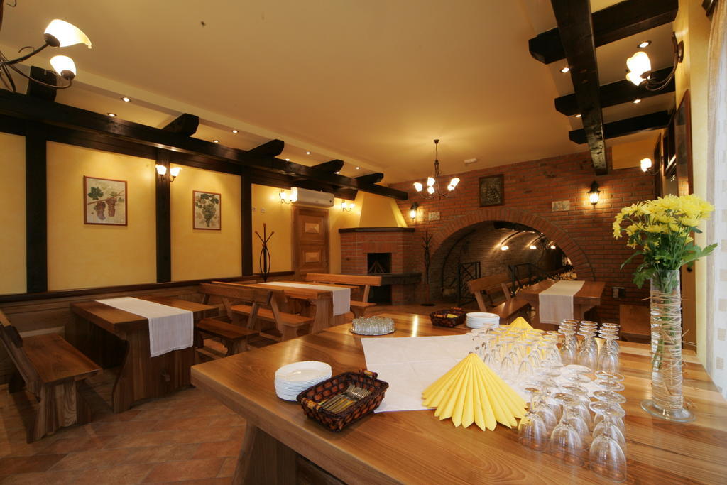 Kneževi Vinogradi Podrumi Kolar "Suza Baranje" מראה חיצוני תמונה